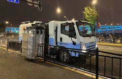 護欄清洗車，城市道路保潔好幫手