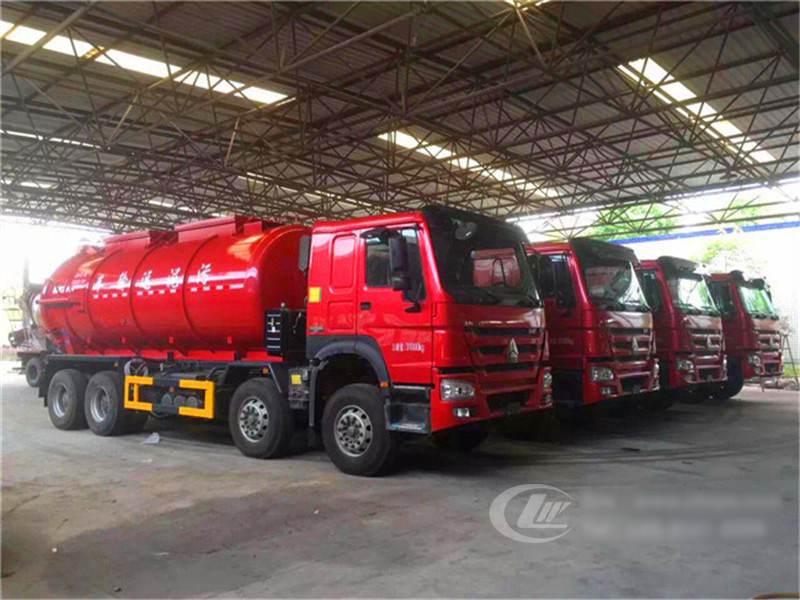 程力汽車集團4臺罐式污泥車成功交付